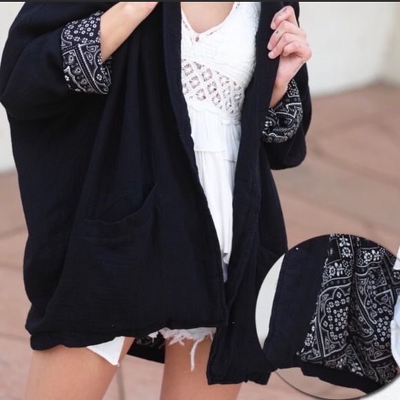 Weekend Dolman Paisley Lined Blazer - Picture 6 of 7